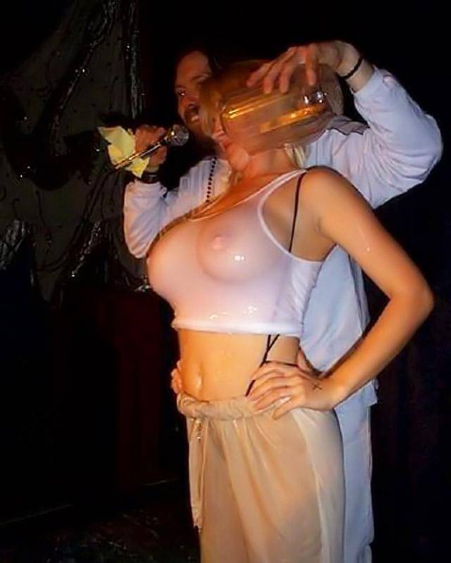 Пьяные девушки показывают свои прелести 1 фотка